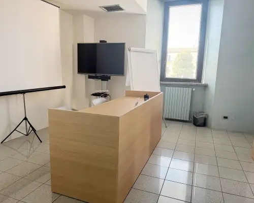 Sala formazione: 14 posti a sedere - Cremona